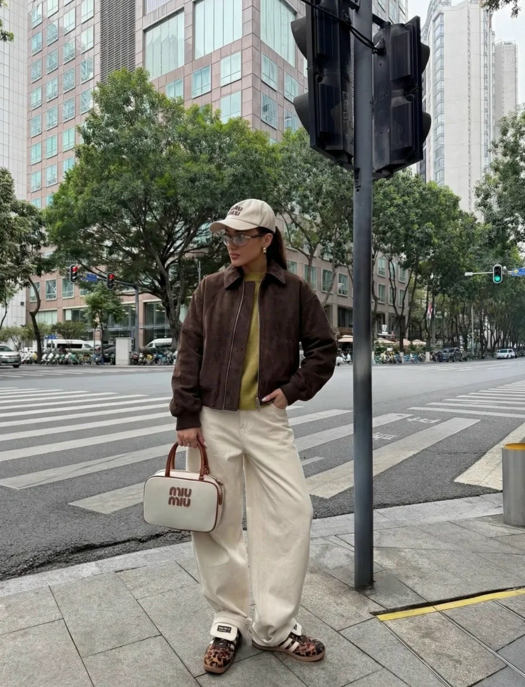 бомбер укороченный оверсайз замшевый куртка рабочего тренд saint shine,куртка бомбер,бомбер женская куртка,замшевая куртка,бомбер замш