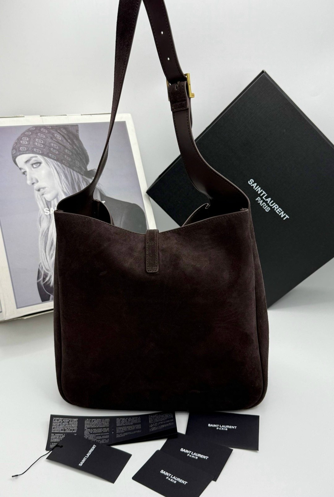 yves saint laurent женская замшевая сумка 37x29 см,сумка saint laurent,замшевая сумка,кожаная сумка-хобо le 5 à 7 saint laurent коричневый,сумка из натуральной замши