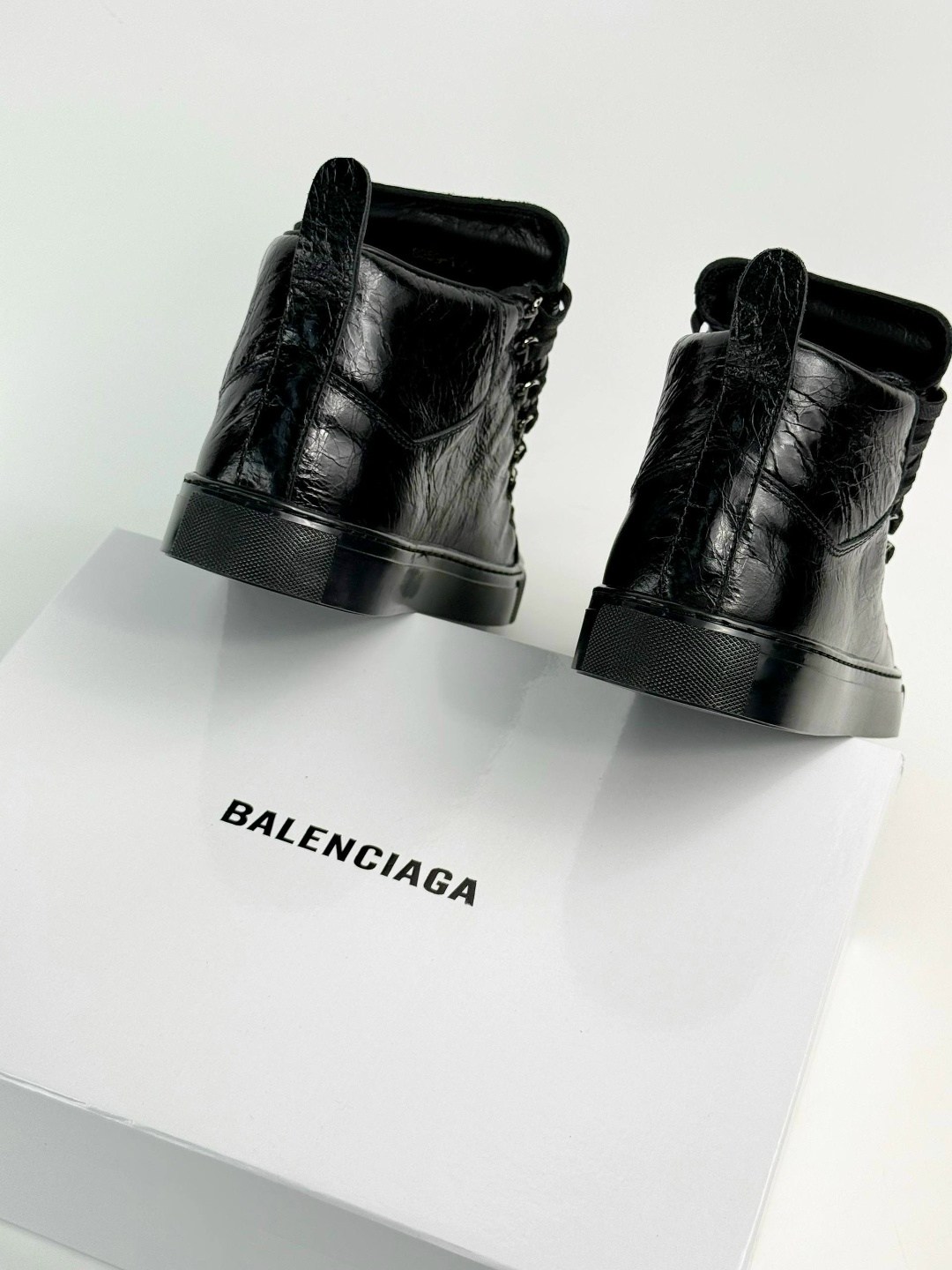 баленсиага кеды черные мужские,balenciaga arena black calf high top sneakers,balenciaga black leather arena high top sneakers size 44,balenciaga arena creased leather high-top sneakers,