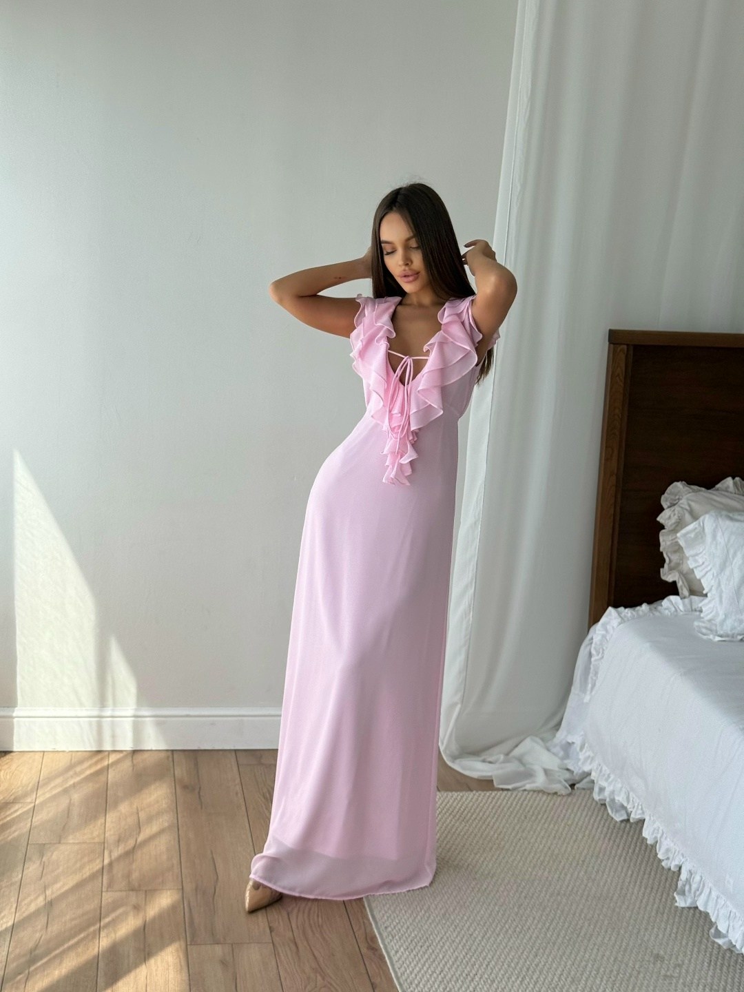 атласное платье,розовое платье,платье на бретельках,платье женской,платья