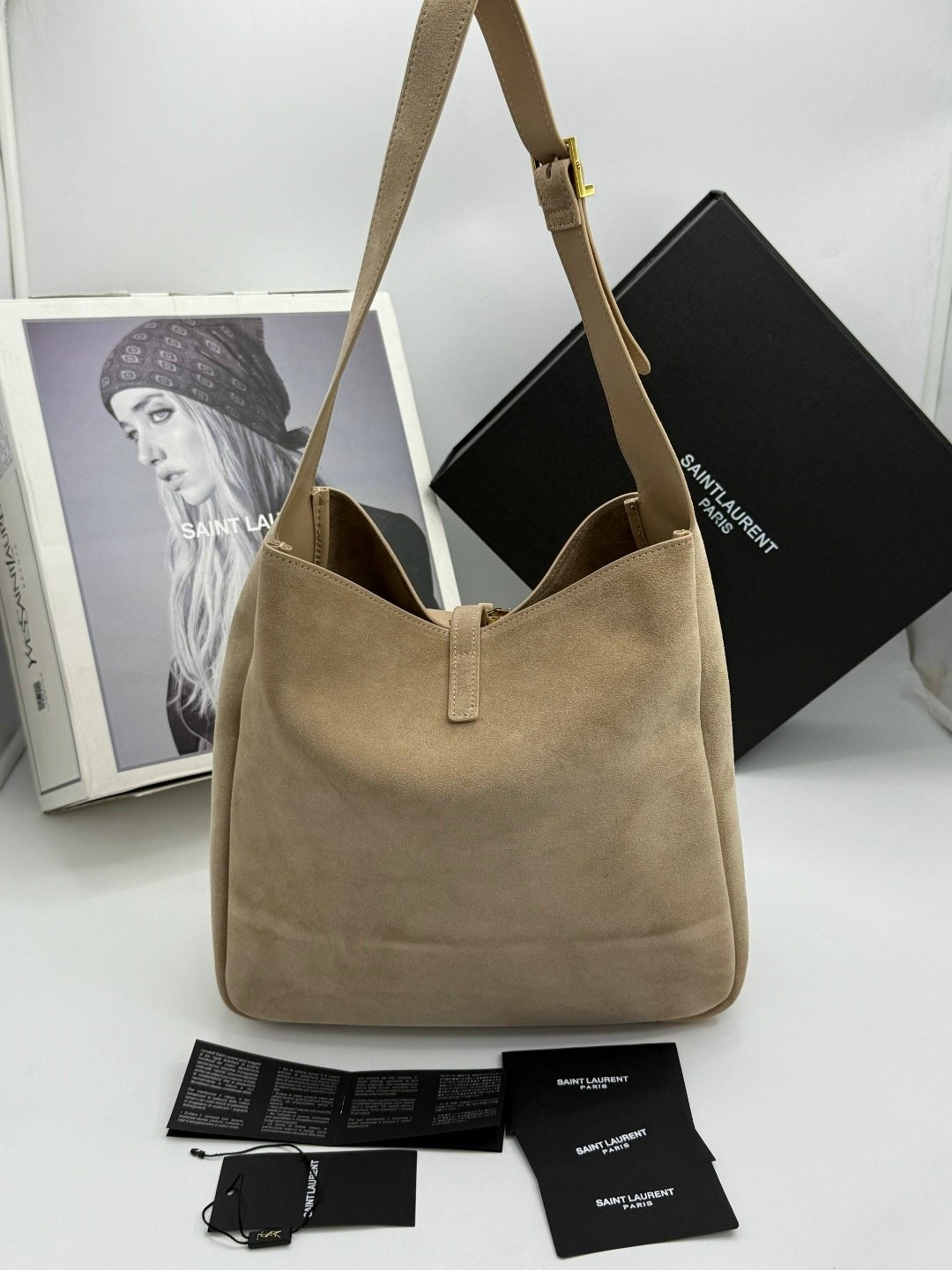 yves saint laurent женская замшевая сумка 37x29 см,сумка saint laurent,замшевая сумка,кожаная сумка-хобо le 5 à 7 saint laurent коричневый,сумка из натуральной замши