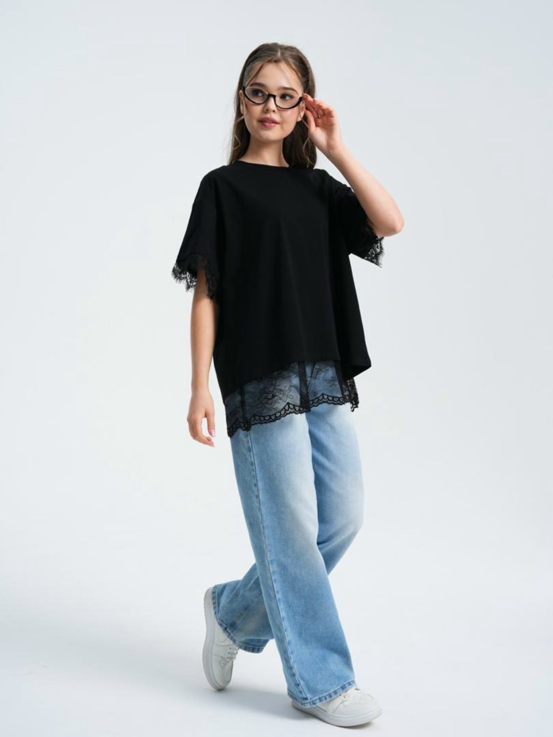 футболка с кружевами,кружевная футболка,футболка с кружевной отделкой,черная футболка с кружевом,удлинённая футболка из хлопка с кружевом по низу ld 3083