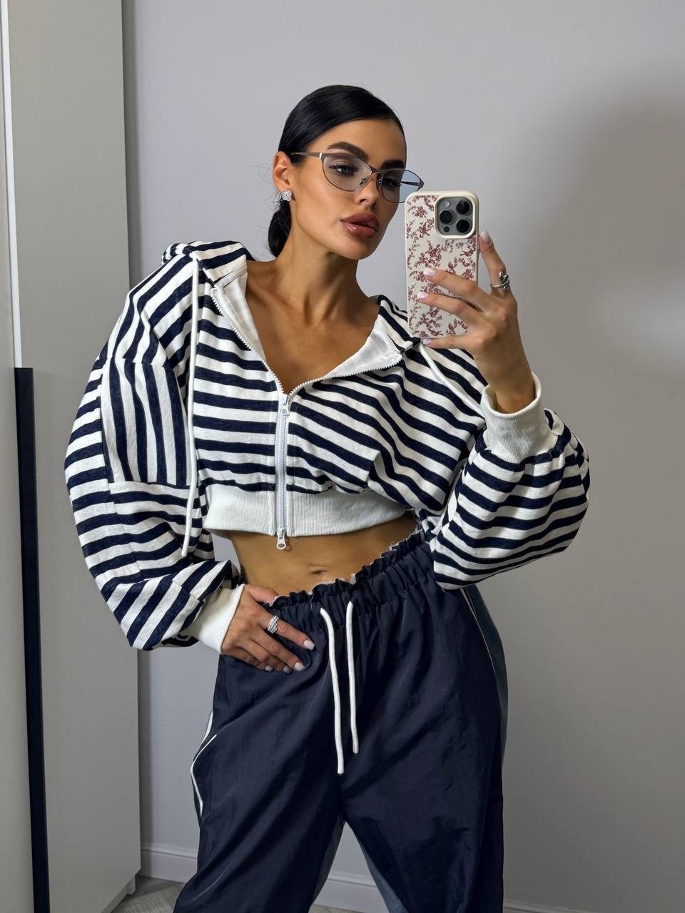 костюм двойка свободные штаны и кофта с капюшоном,костюм женский спортивный,спортивный костюм,спортивная одежда для женщин,спортивный костюм одежда