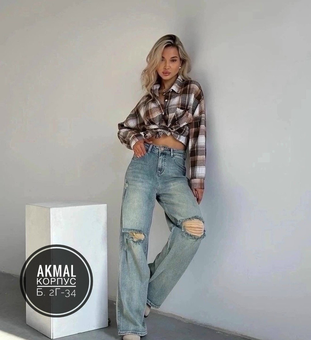 женские джинсы клёш,джинсы клёш писк моды арт.3913727,женские джинсы,джинсы трубы с модными рваными коленями и высокой,рваные джинсы трубы женские