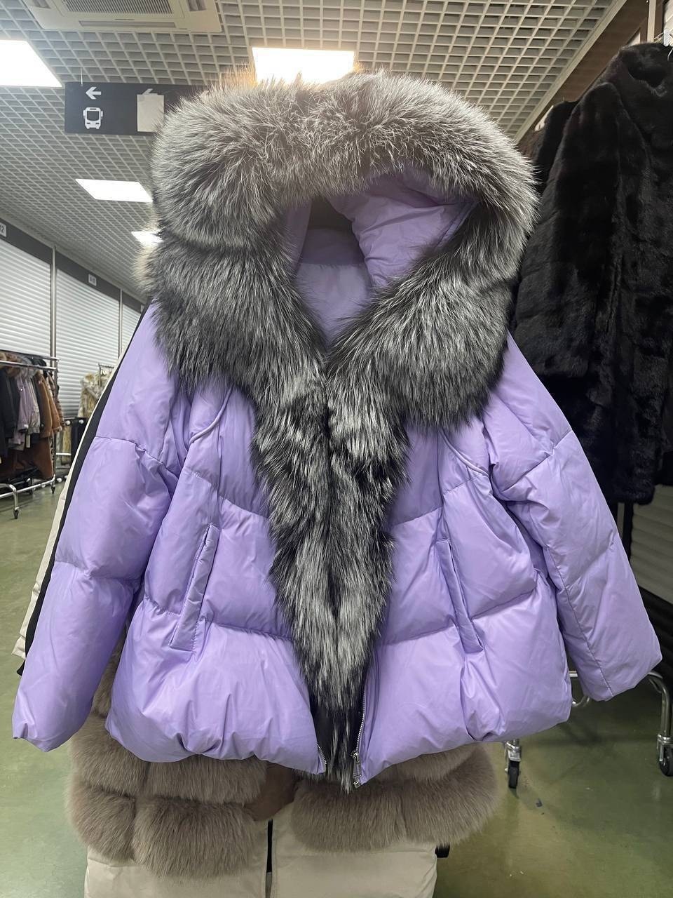 пуховик женский мех фиолетовый пух,куртка - пуховик с мехом чернобурки city furs цвет фиолетовый,пуховик зимний женский,пуховик фиолетовый оверсайз с чернобуркой,пуховик женский мех натуральный