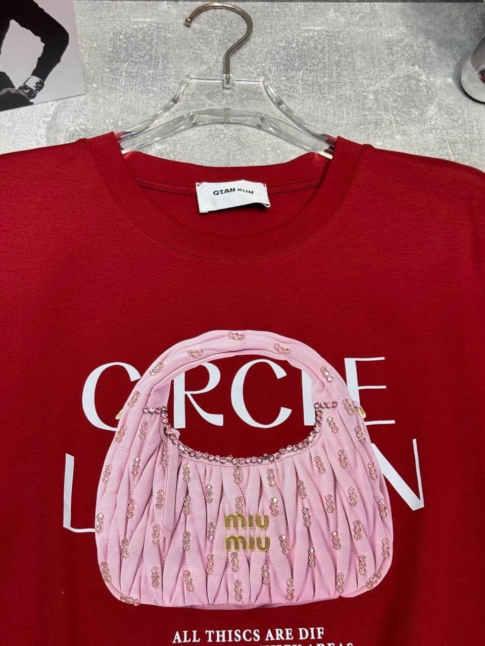 красные футболки,футболки женская,футболка оверсайз с,футболка диор,футболка