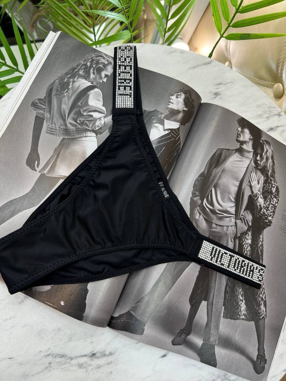 девушка,красивая женская тело,женщина красивая,красивая девушка,модель алена омович с расстегнутыми штанами