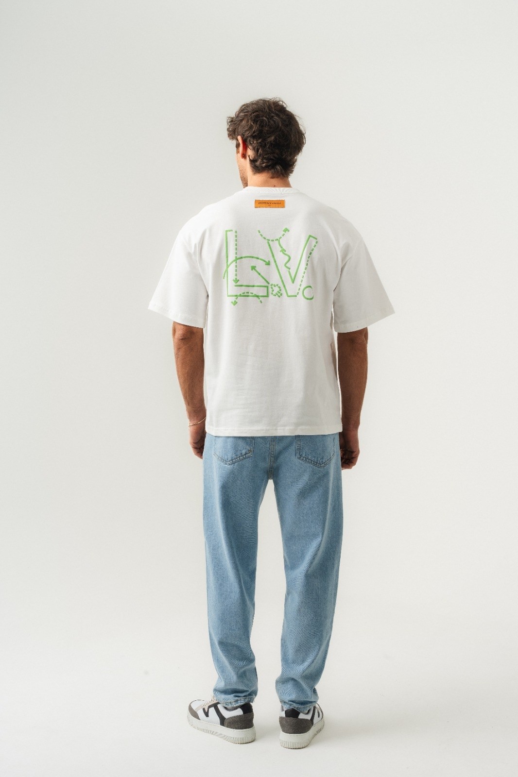 футболки дизайн,футболка серая,футболка с принтом,футболка,футболки модные