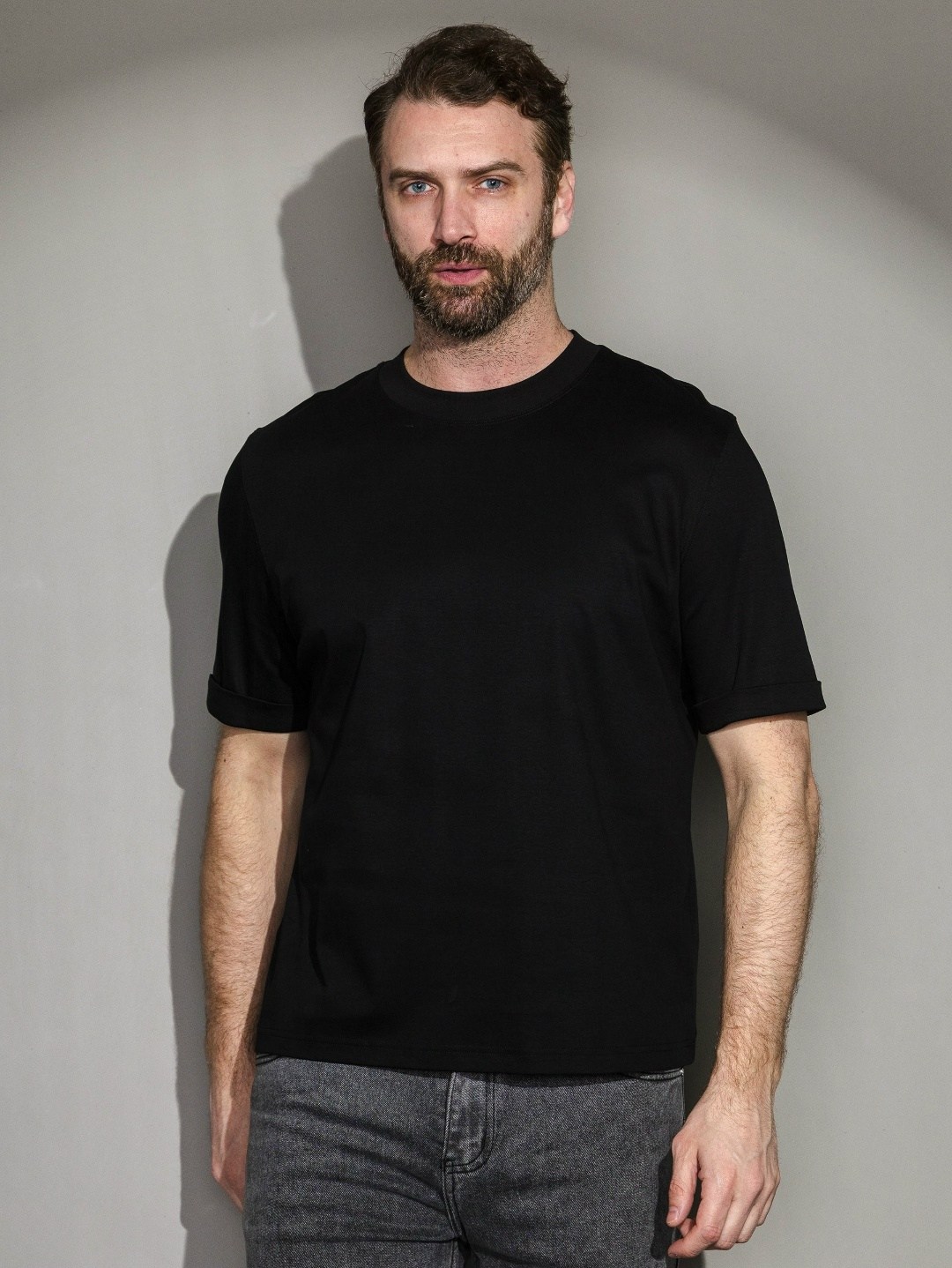 черная мужская футболка,мужская футболка,футболка однотонная мужская,мужская базовая футболка,футболка черная однотонная