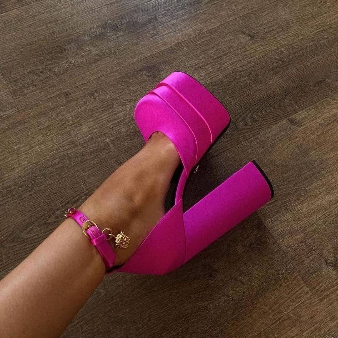 босоножки на платформе и каблуке,versace medusa aevitas туфли,туфли на каблуке розовые,каблуки розовые,каблуки туфли