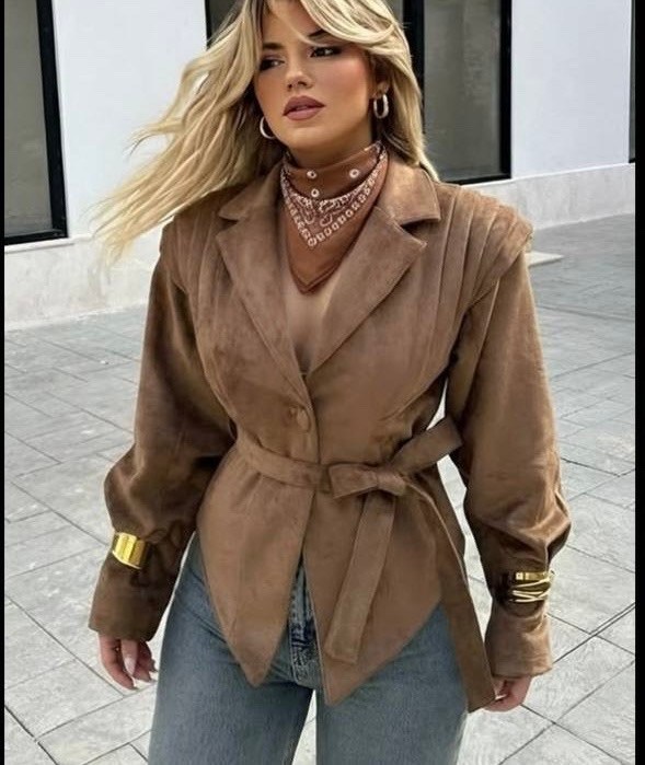 куртка косуха замшевая коричневая с поясом tadari,куртка-тренч укороченная замшевая цвет коричневый,куртка женская замшевая,классическая коричневая замшевая женская куртка с поясом,куртка-тренч укороч