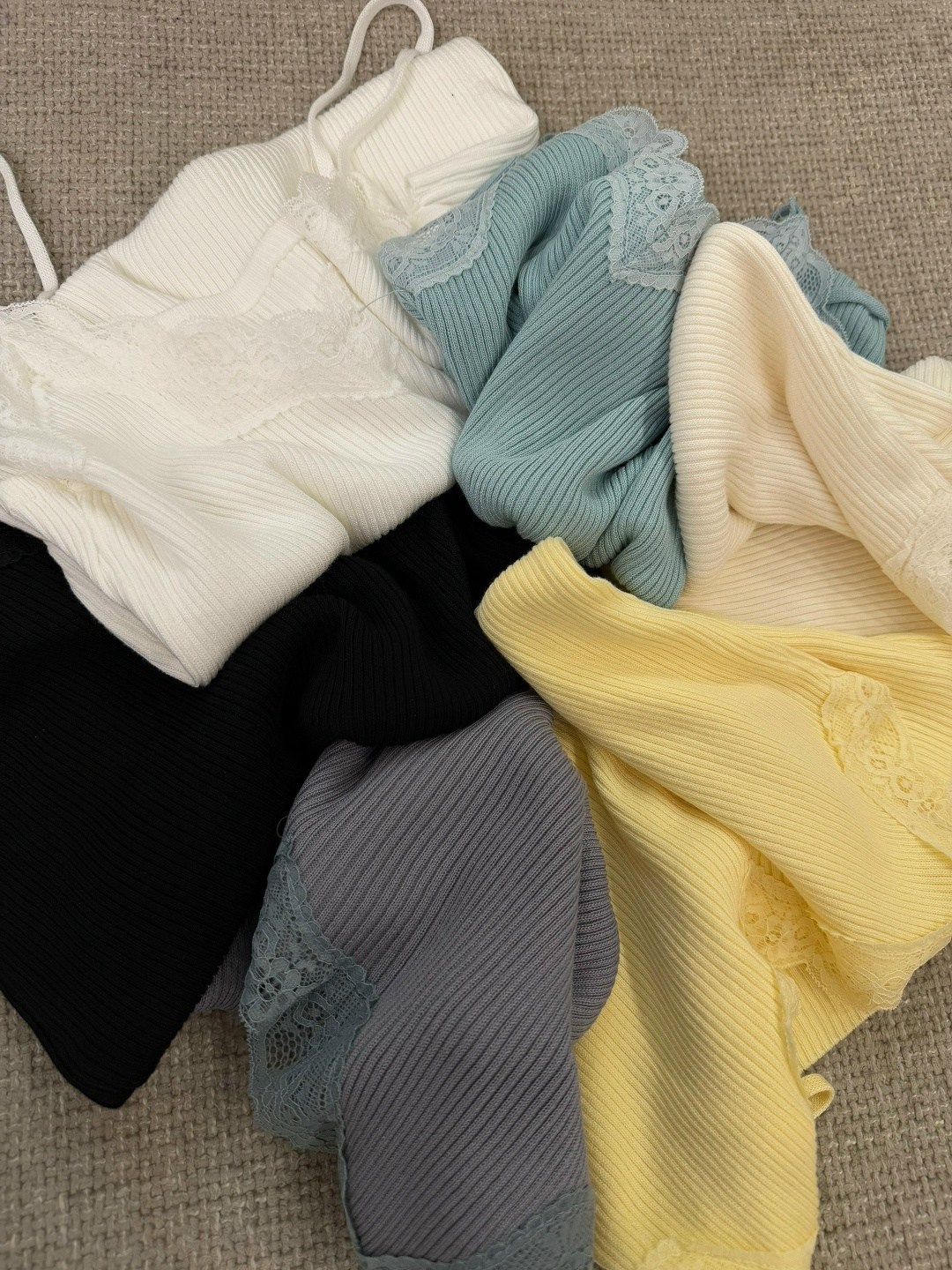 майка с кружевами,майка женская кружевная,майка женская,топ женский,трикотажная майка с кружевом