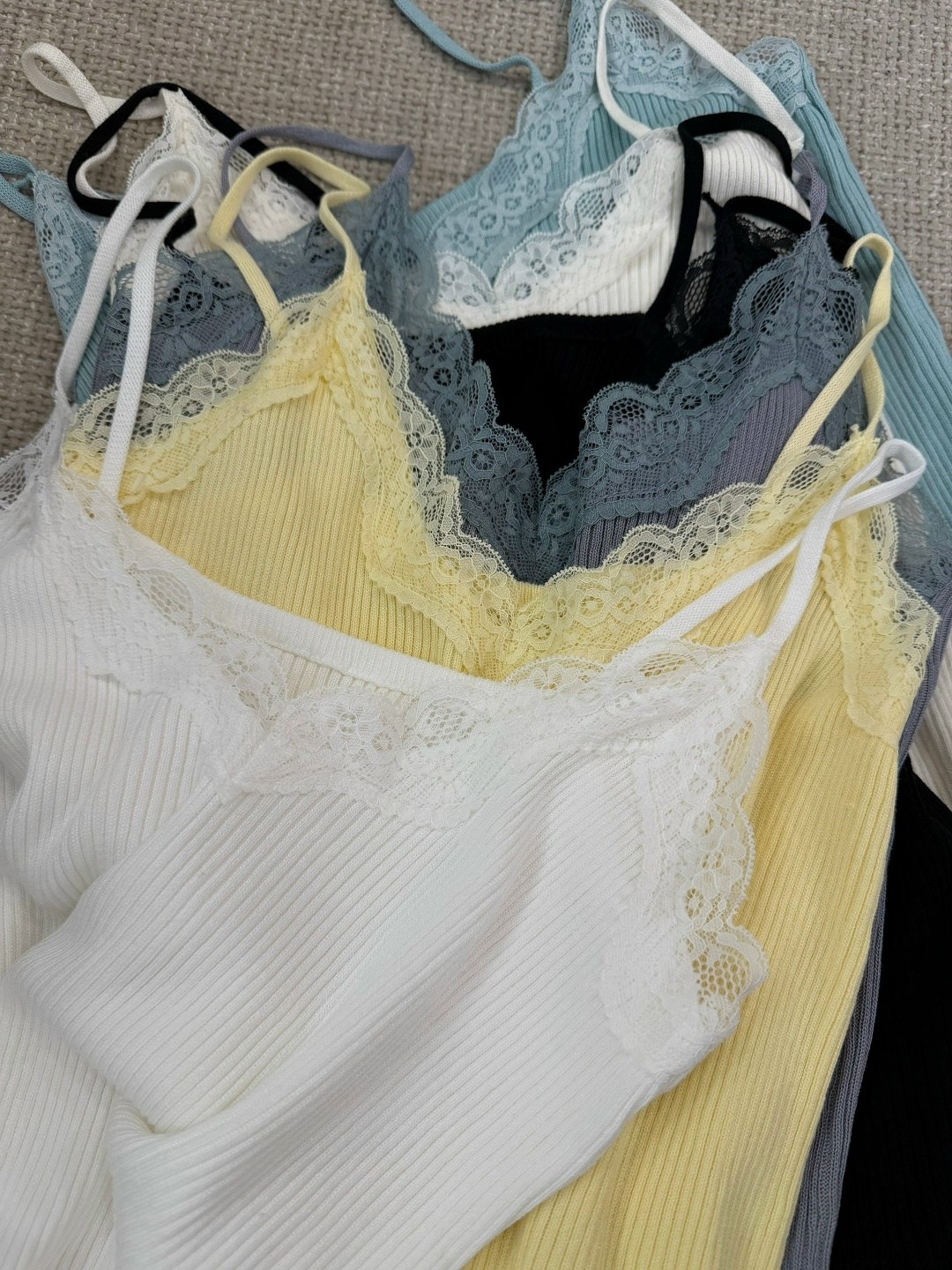 майка с кружевами,майка женская кружевная,майка женская,топ женский,трикотажная майка с кружевом