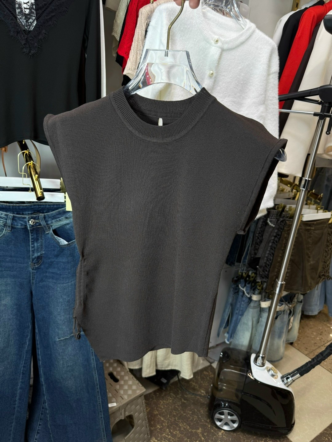 блузка с круглым вырезом,трикотажный жилет,жилет вязаный,жилет женский,топы модные