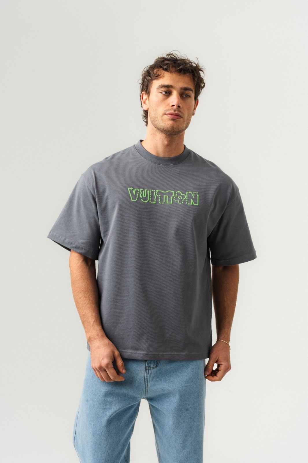 футболки дизайн,футболка серая,футболка с принтом,футболка,футболки модные