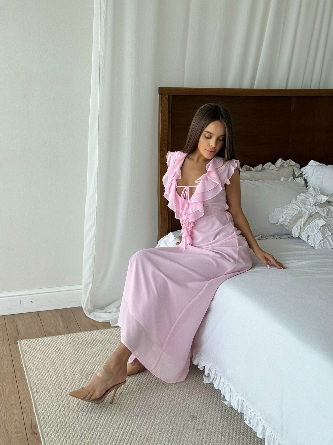 атласное платье,розовое платье,платье на бретельках,платье женской,платья