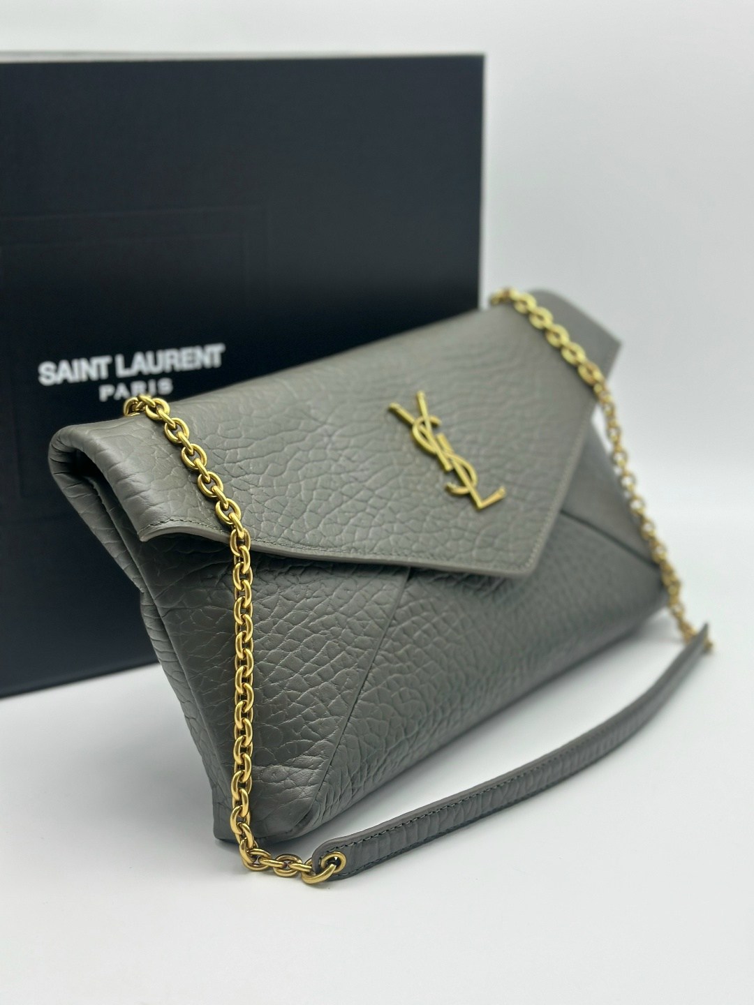 yves saint laurent сумка,сумка saint laurent,графитовый клатч cassandre saint laurent matelasse,клатч saint laurent,женский графитовый клатч на цепочке saint laurent