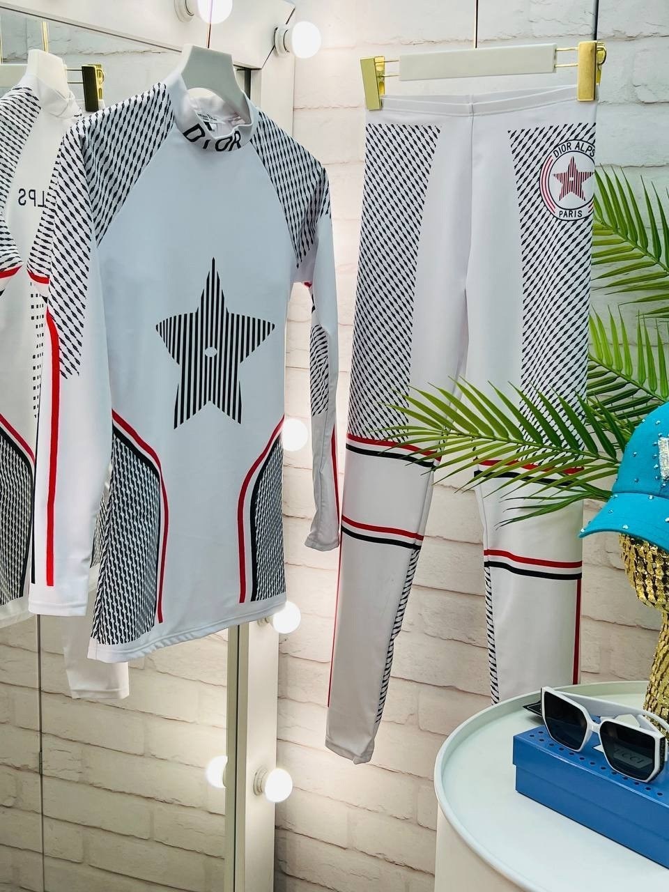 костюм стильный,яркий спортивный костюм,cпортивный костюм для фитнеса,спортивная одежда,костюм спортивный