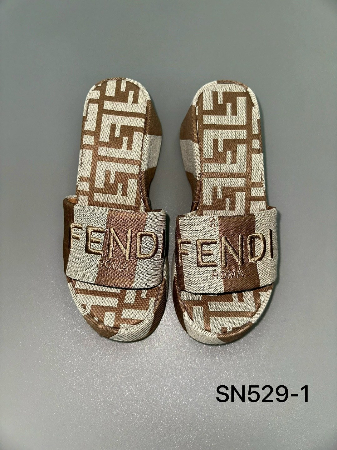 тапочки fendi,тапочки фенди,шлепанцы fendi,босоножки fendi,сандалии fendi