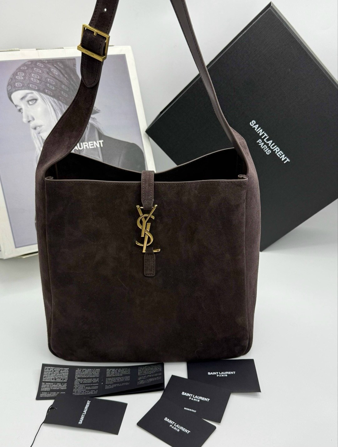 yves saint laurent женская замшевая сумка 37x29 см,сумка saint laurent,замшевая сумка,кожаная сумка-хобо le 5 à 7 saint laurent коричневый,сумка из натуральной замши