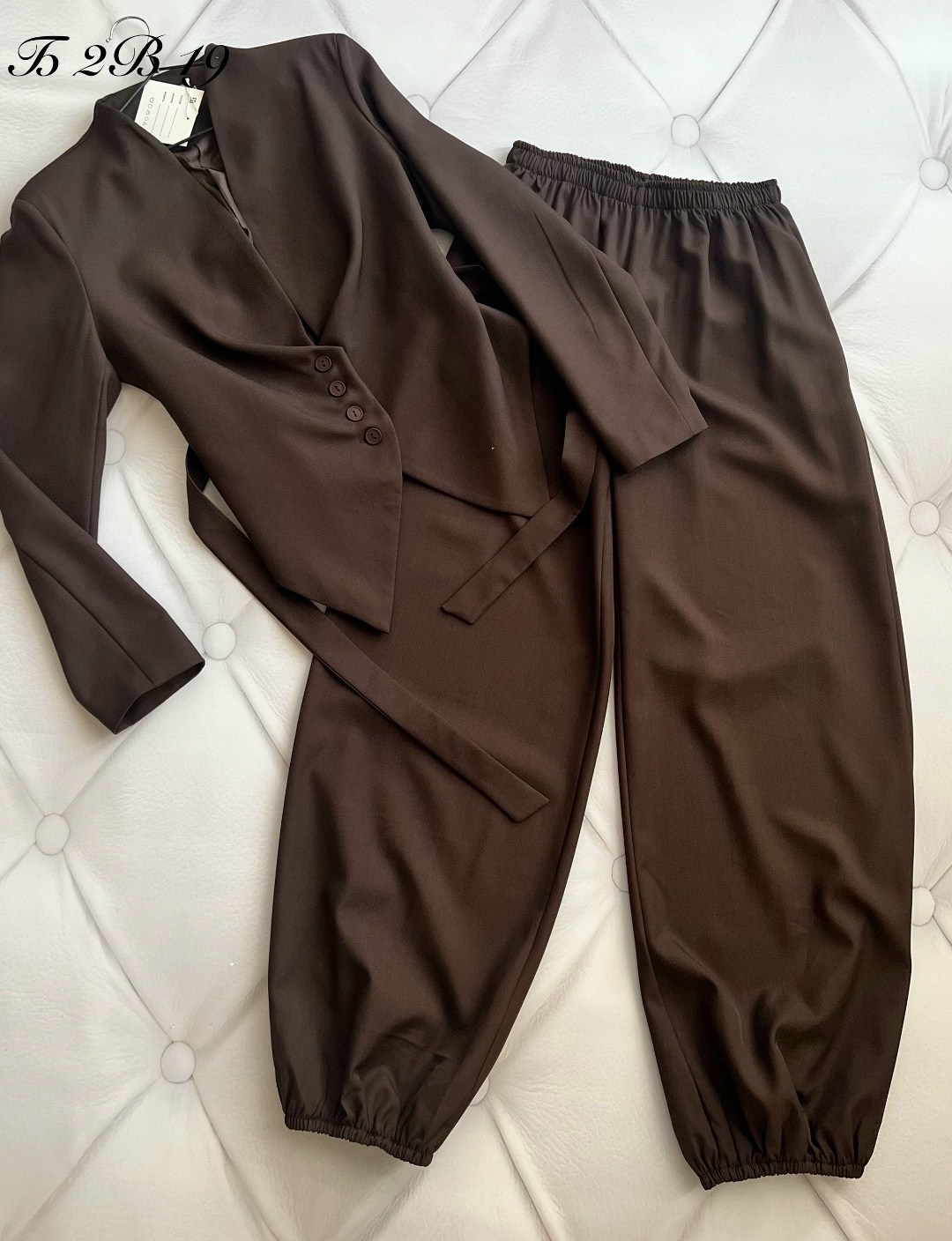 костюм брючный деловой с пиджаком классический mystique veil 225723301,костюм брючный классический,брючный костюм,брючный костюм dilana vip 1992 шоколад,брючный костюм женский