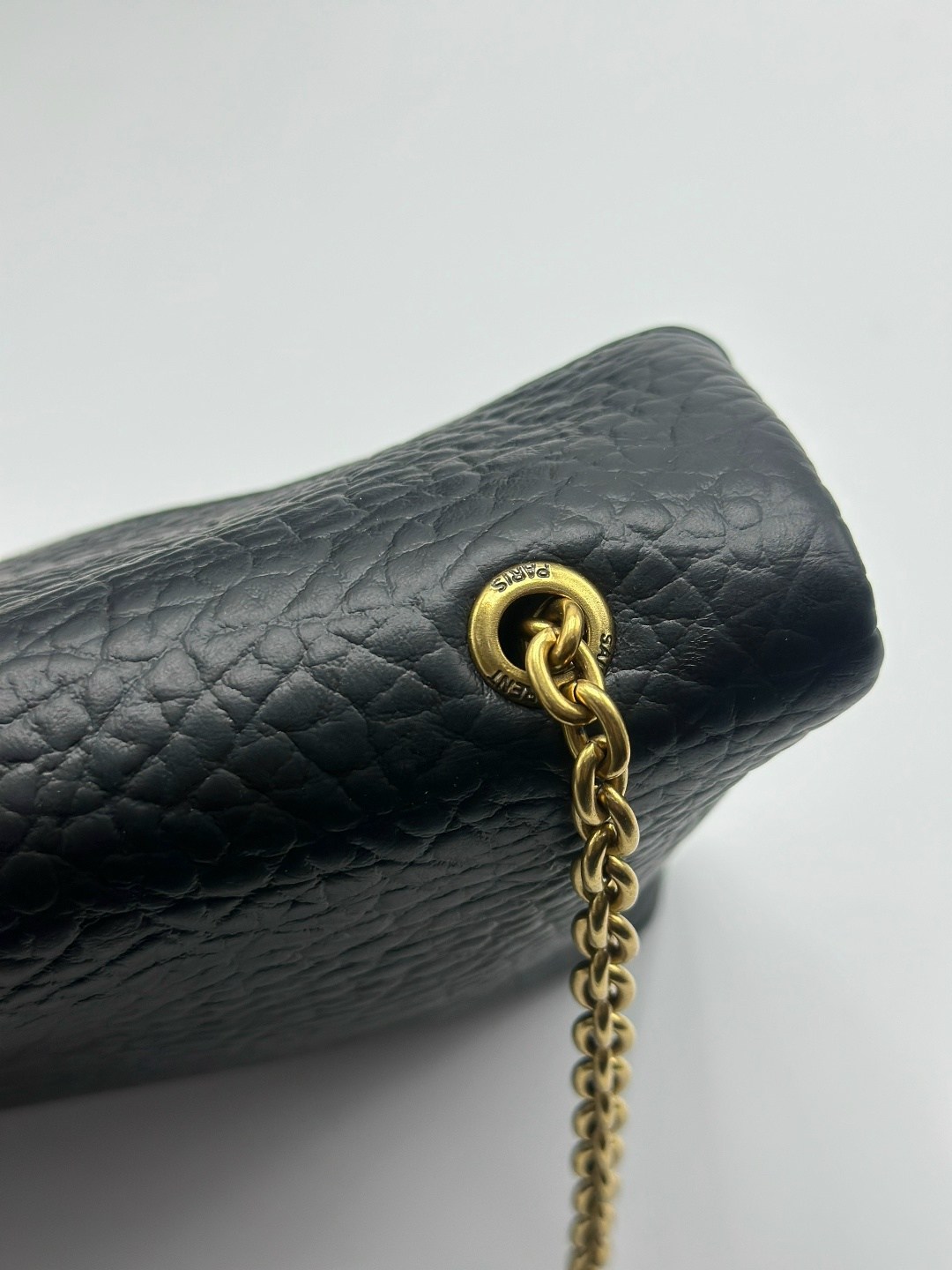 yves saint laurent сумка,сумка saint laurent,графитовый клатч cassandre saint laurent matelasse,клатч saint laurent,женский графитовый клатч на цепочке saint laurent