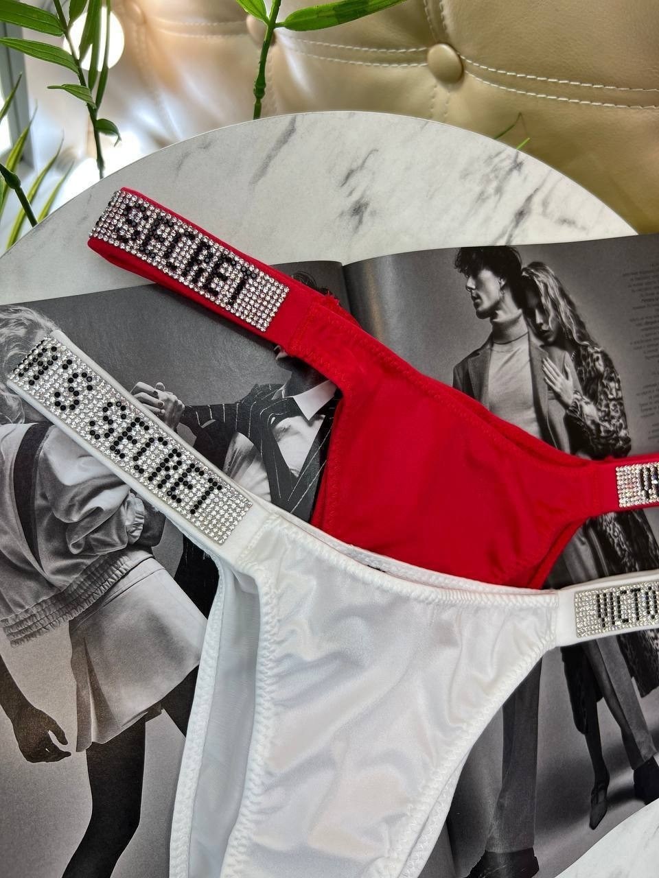 девушка,красивая женская тело,женщина красивая,красивая девушка,модель алена омович с расстегнутыми штанами