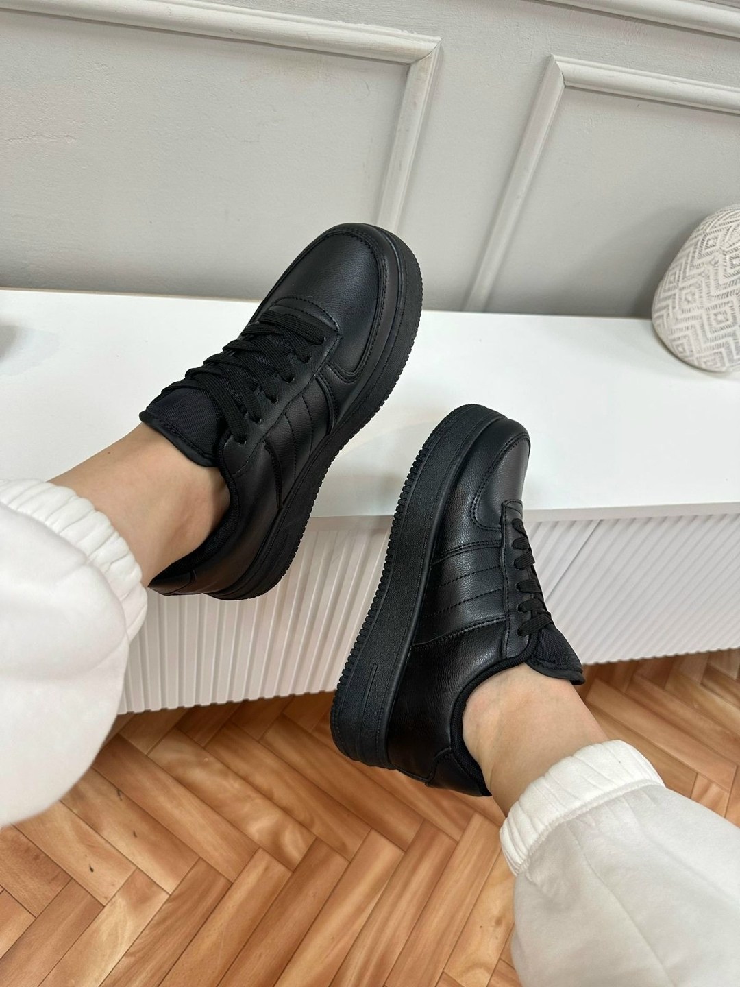 ,кроссовки эко кожа,кроссовки кожа,женские кроссовки,черные кроссовки