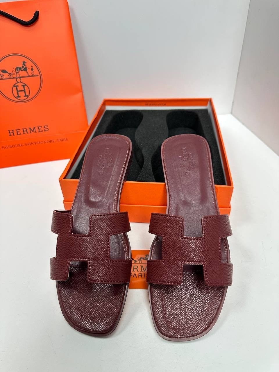 шлёпанцы hermes,шлепки hermes женские,шлепки hermes oran,женские кожаные шлепки hermes oran коричневые,шлепки гермес женские