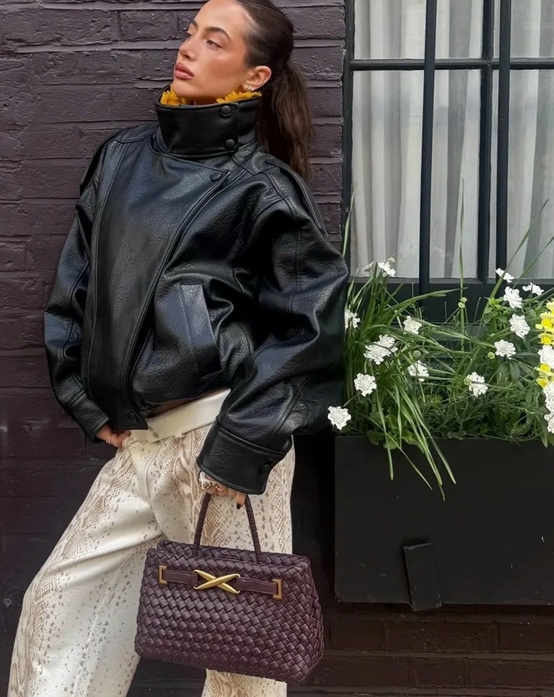 кожаная куртка женская,куртка кожаная,куртка стильная,куртка модная,модная женская куртка