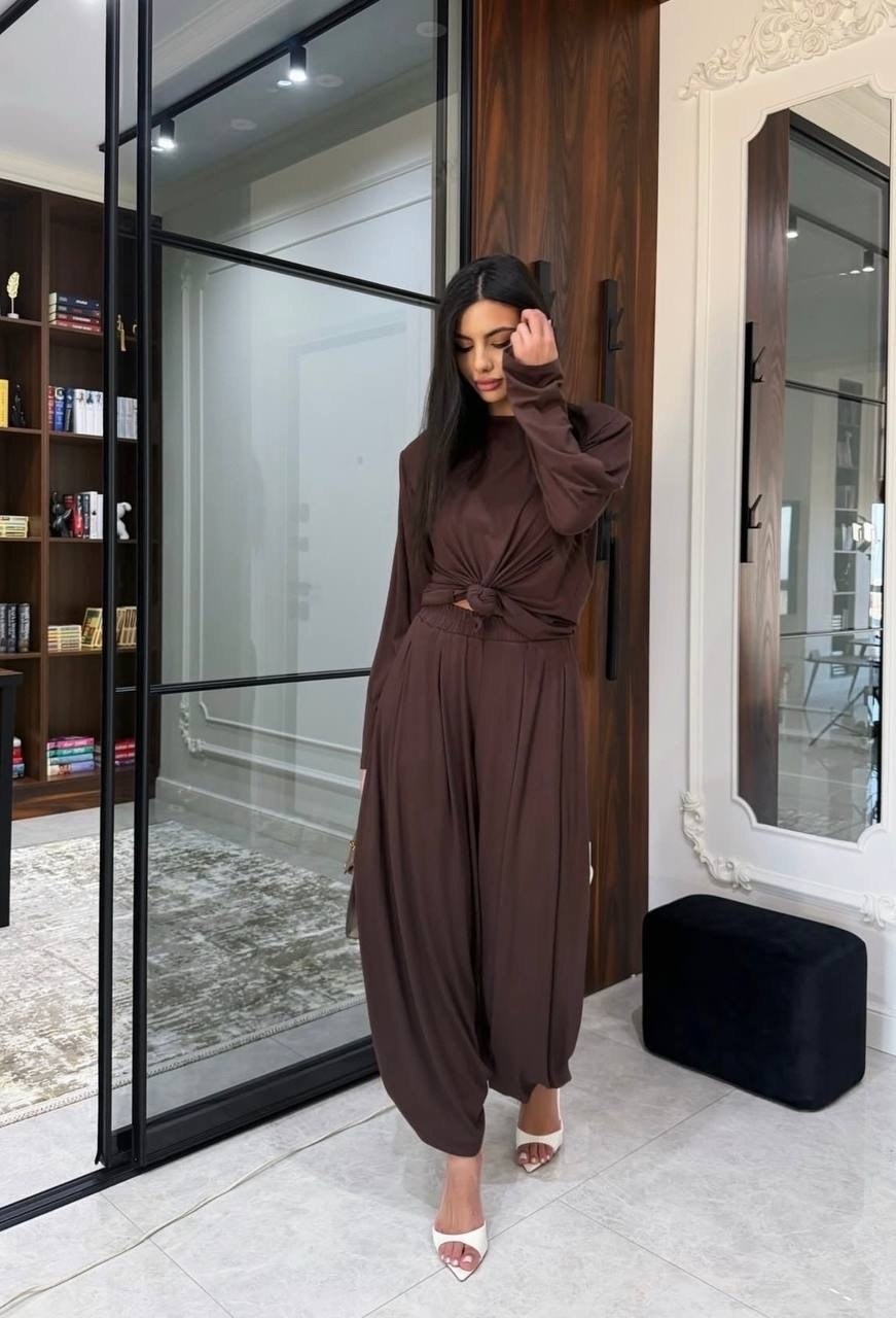 модные брюки палаццо,мода модная,повседневный костюм,черные брюки палаццо образы