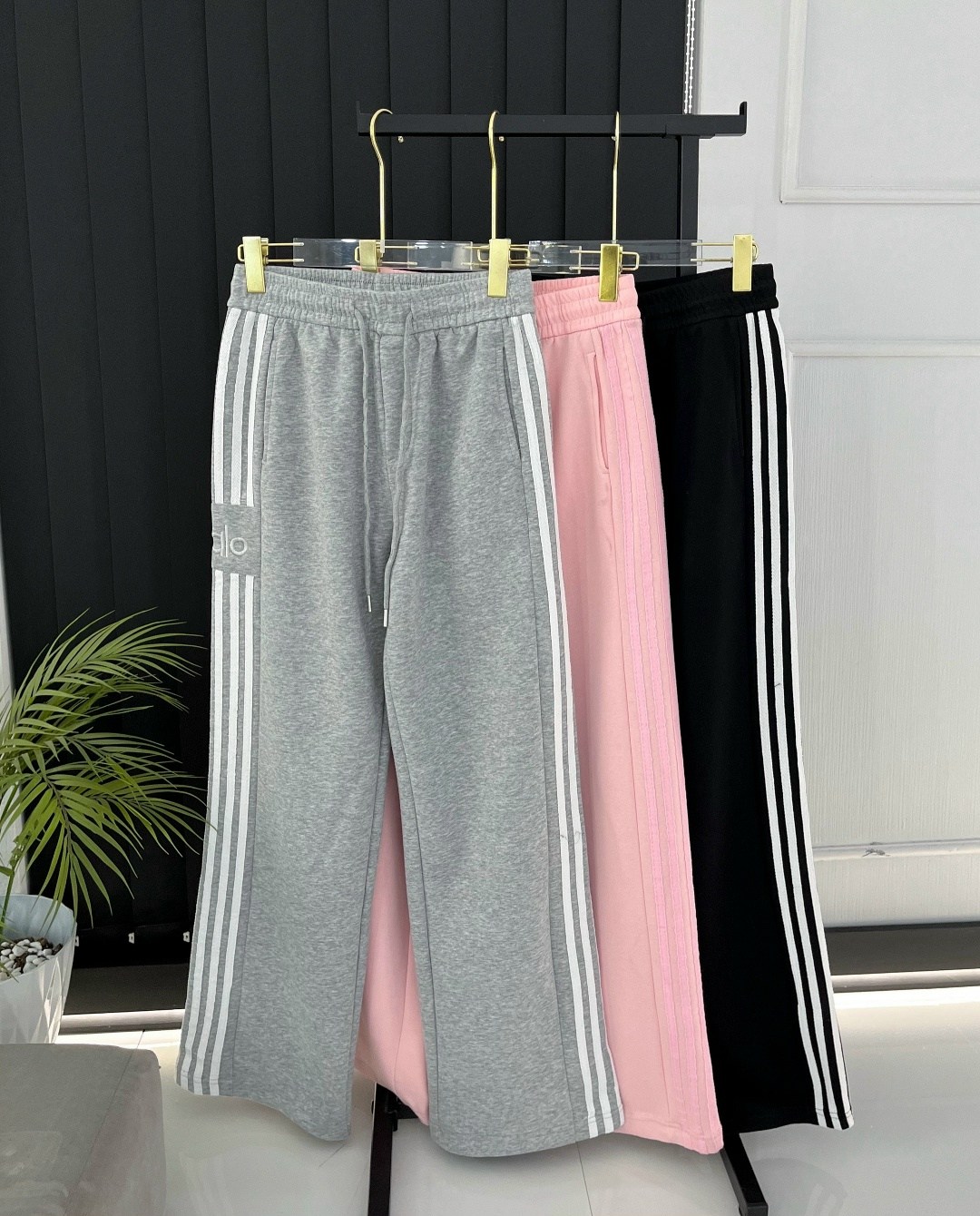 штаны адидас широкие,спортивные штаны adidas,брюки спортивные adidas originals,спортивные штаны adidas type широкие,штаны адидас