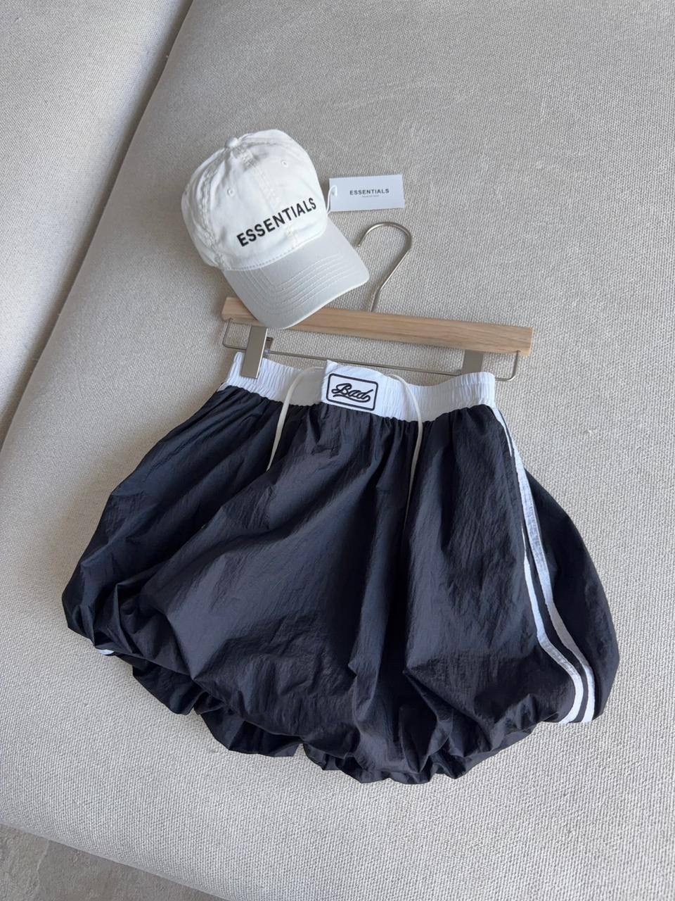 женские шорты,спортивные шорты,шорты balenciaga,широкие шорты,шорты для женщин