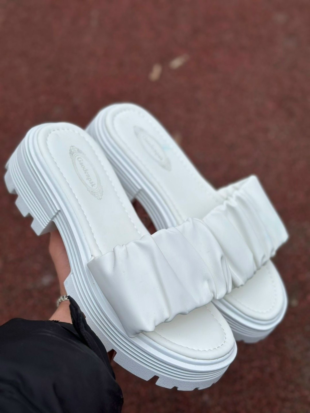 ,шлепанцы женские,шлепанцы женские на платформе,модные шлепанцы,женские шлепки