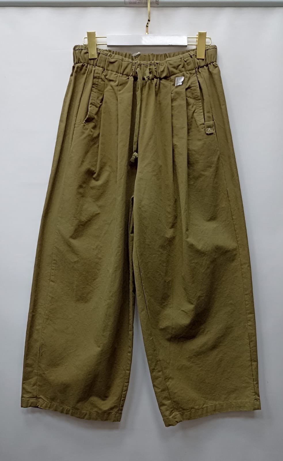 брюки uniform bridge balloon crop chino pants бежевый,широкие брюки,повседневные брюки карго,широкие брюки карго,брюки uniform bridge balloon crop chino pants бежевый l