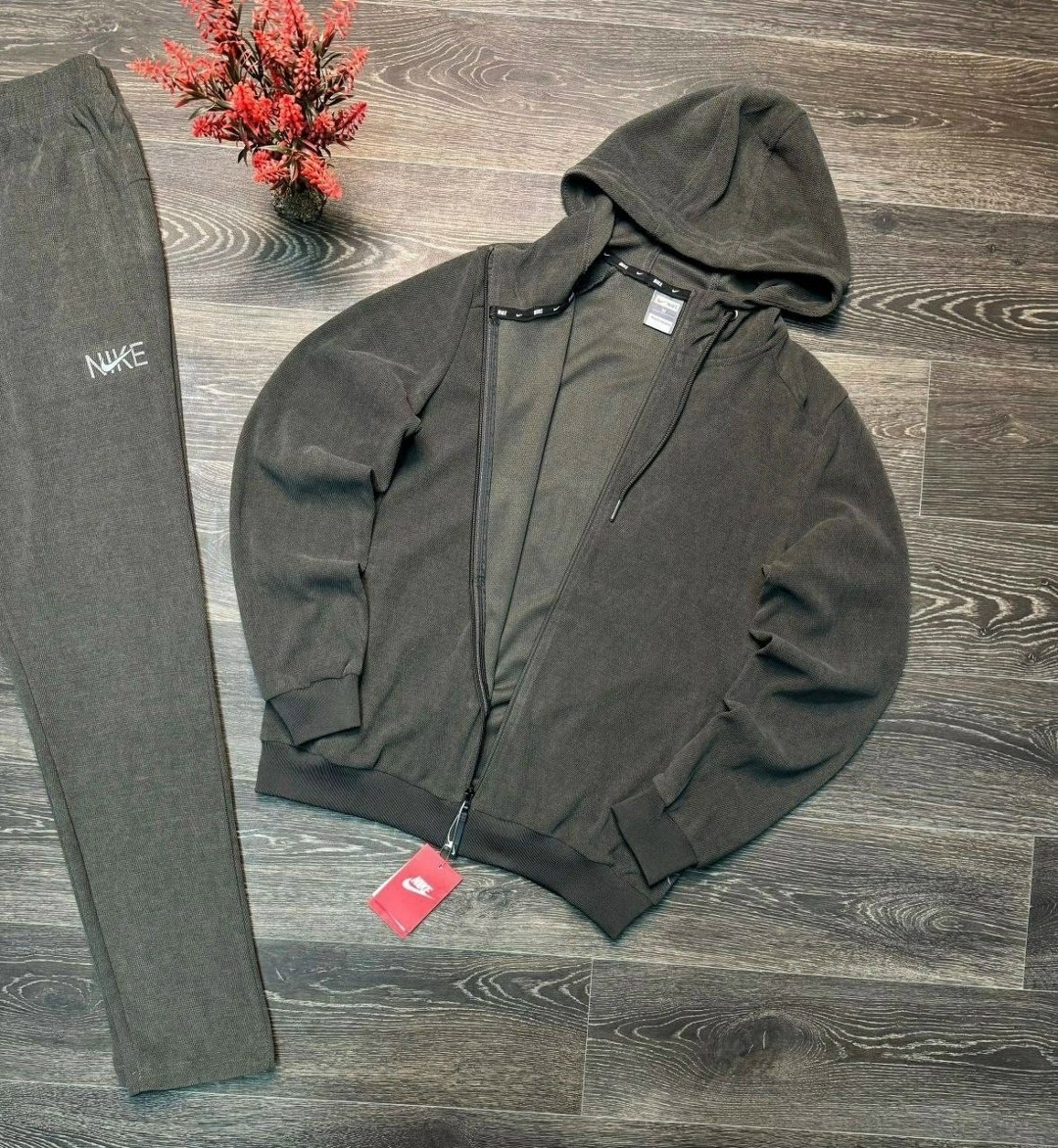 спортивные костюмы brunello cucinelli,костюм спортивный,спортивный костюм мужской,спортивный костюм для мужчин велюр,спортивные костюмы на флисе