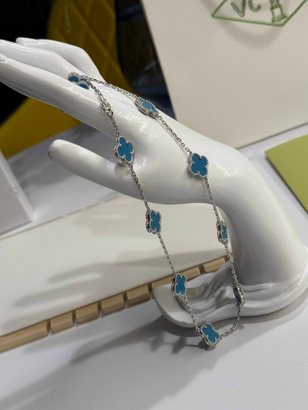 van cleef arpels упаковка,ювелирное украшение,подарочная упаковка,украшение,van cleef arpels коробка