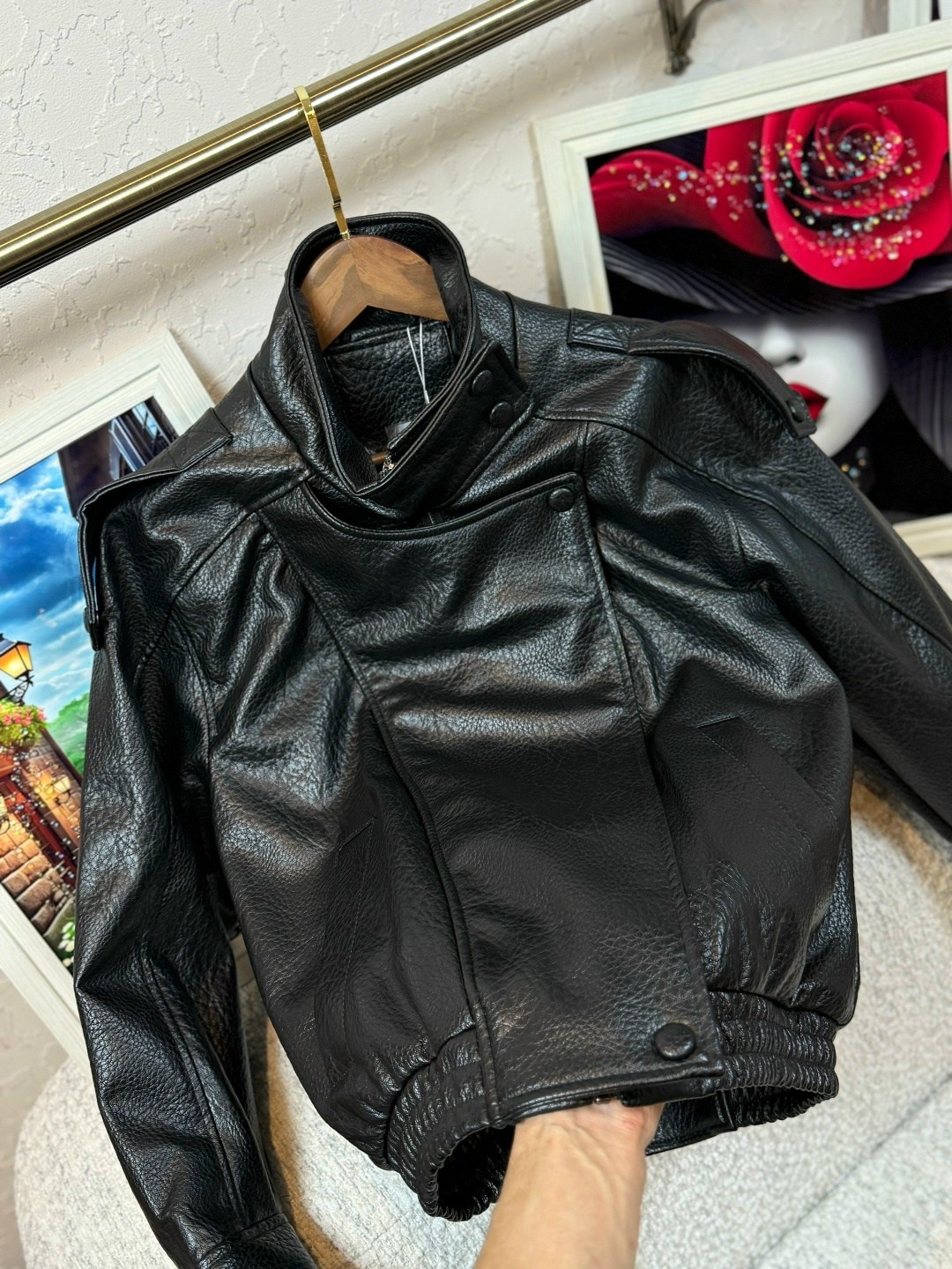 кожаная куртка женская,куртка кожаная,куртка стильная,куртка модная,модная женская куртка