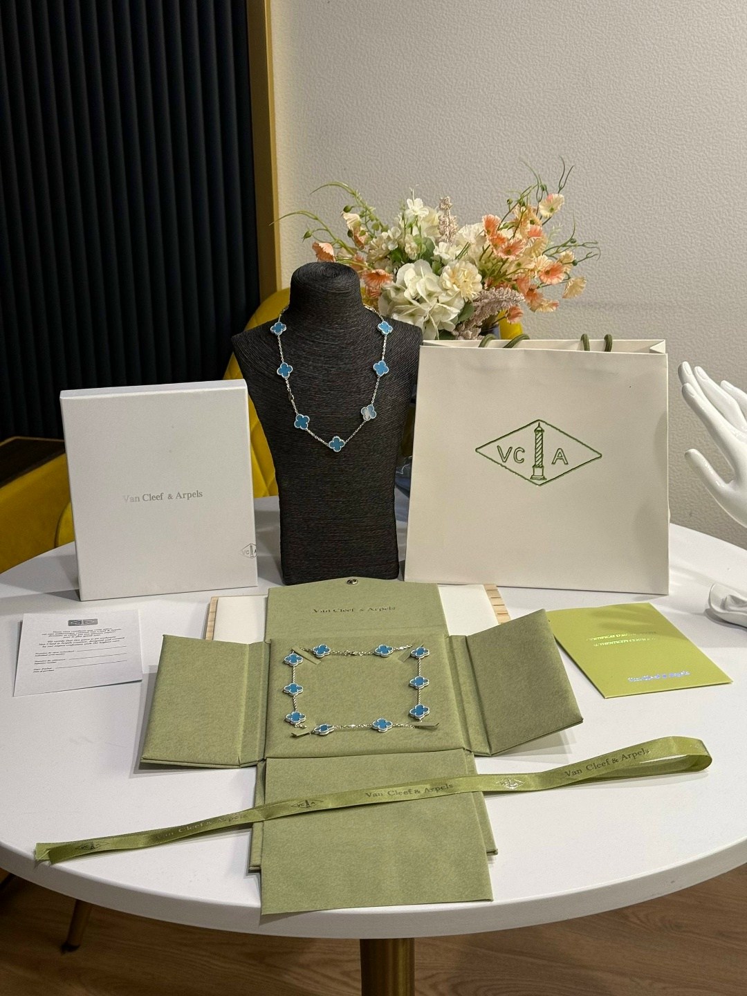 van cleef arpels упаковка,ювелирное украшение,подарочная упаковка,украшение,van cleef arpels коробка