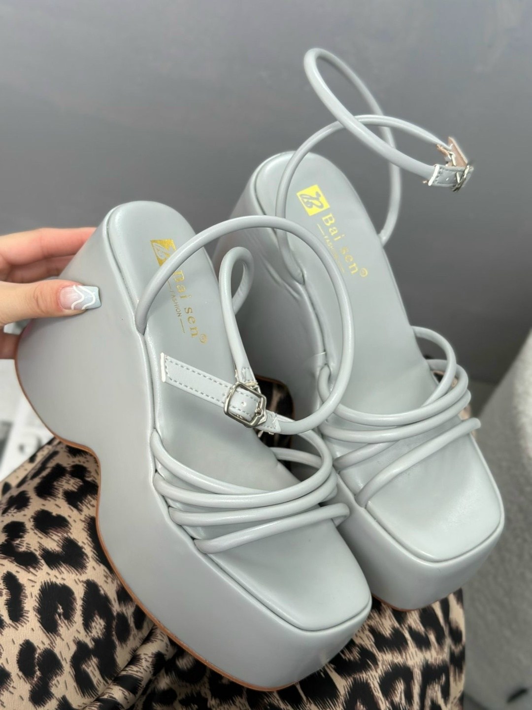 босоножки на платформе,босоножки,босоножки женские,модные босоножки,стильные босоножки