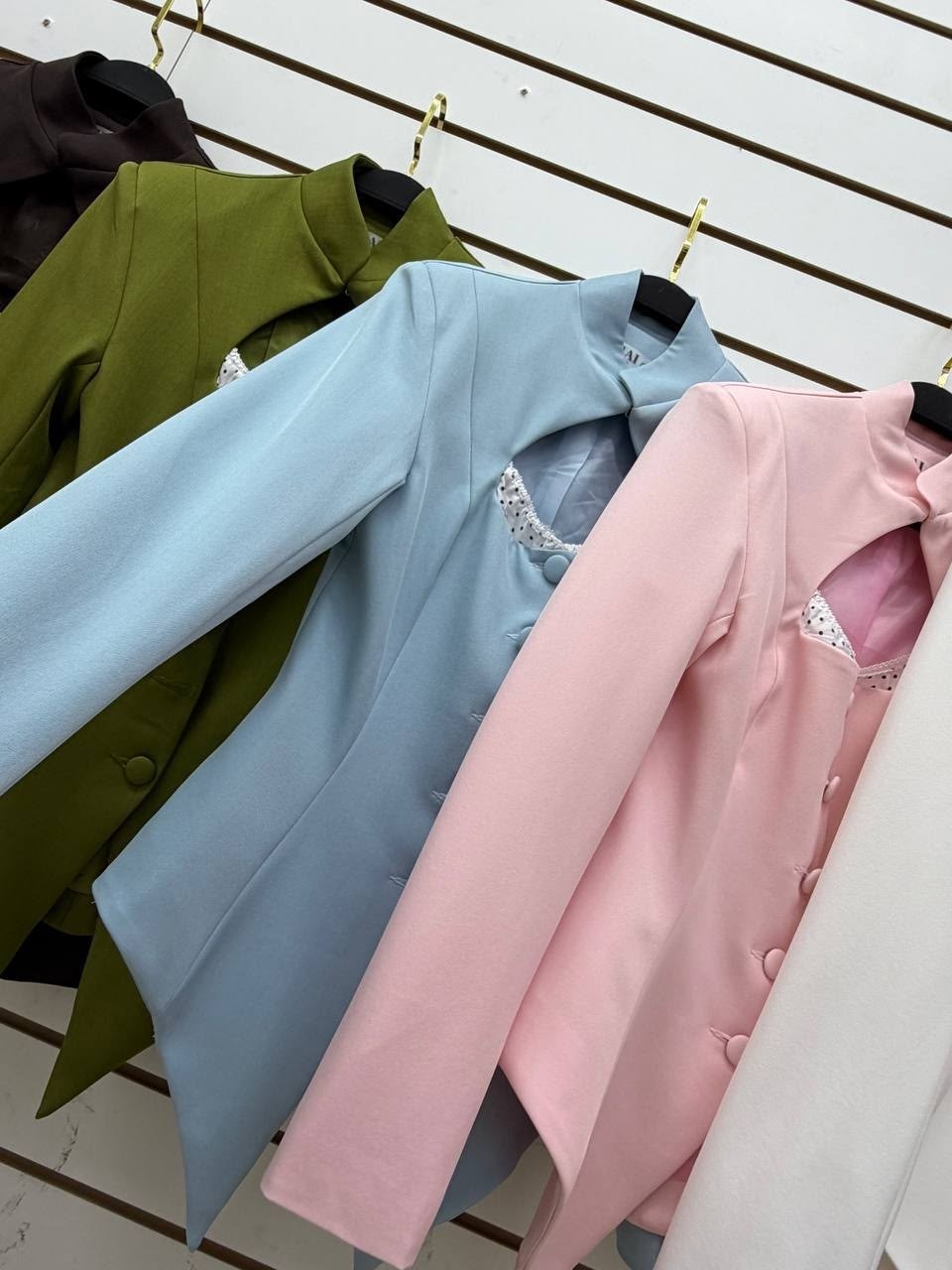 женские пиджаки,женские костюмы,пиджак женский классический,жакет с воротником,приталенный пиджак