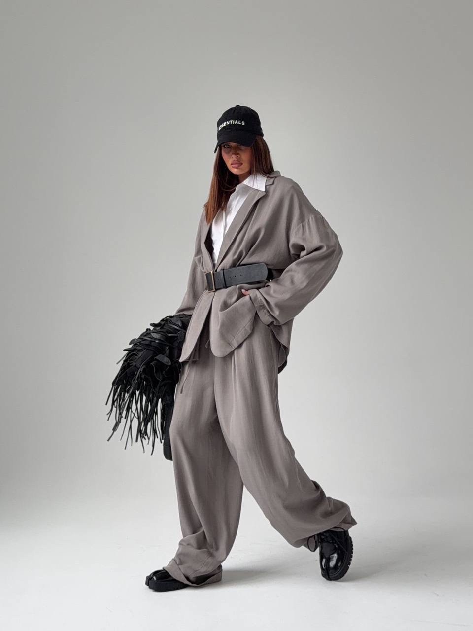 стильные костюмы,брючный костюм,костюм стиль,серый брючный костюм