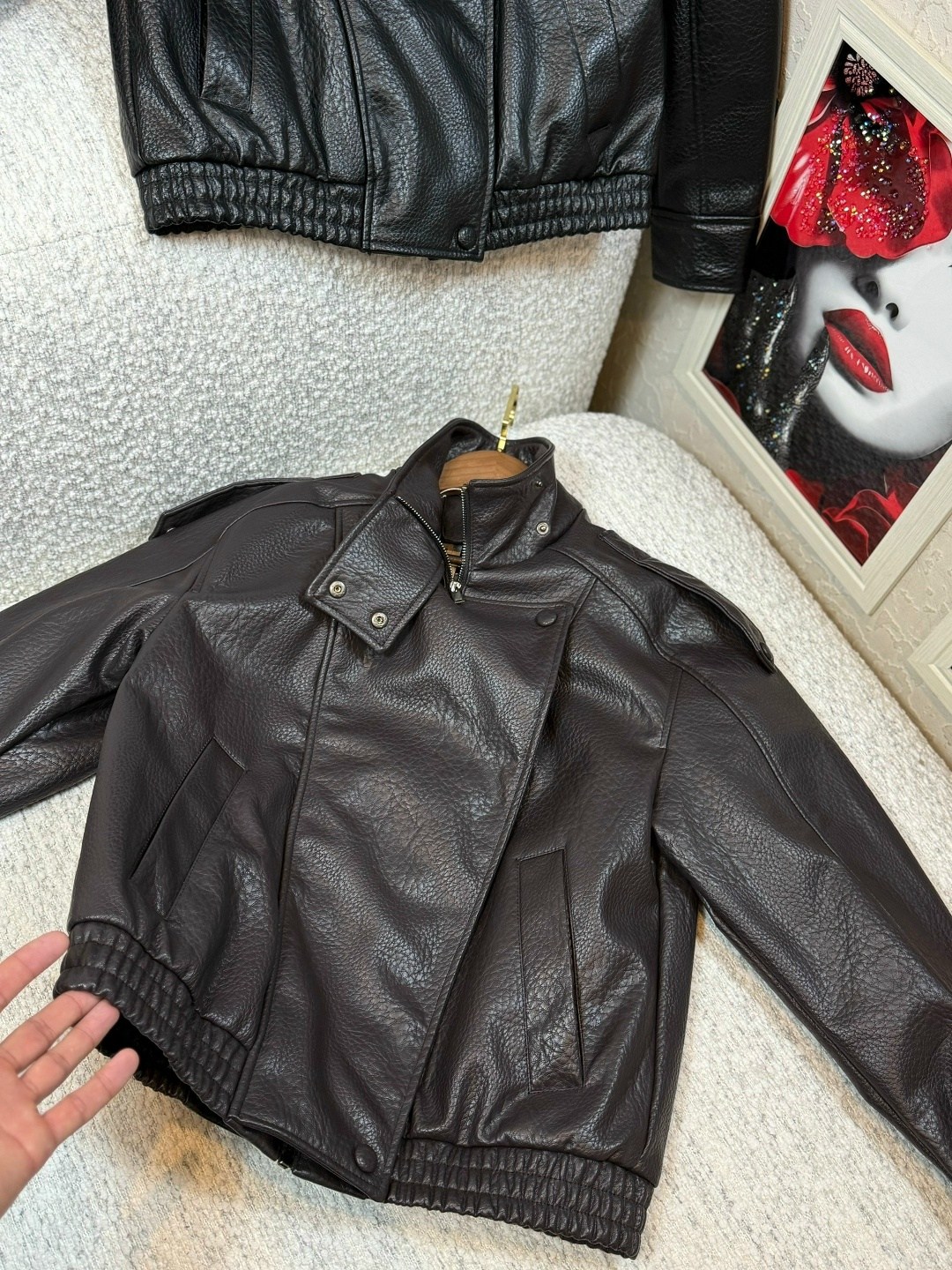 кожаная куртка женская,куртка кожаная,куртка стильная,куртка модная,модная женская куртка