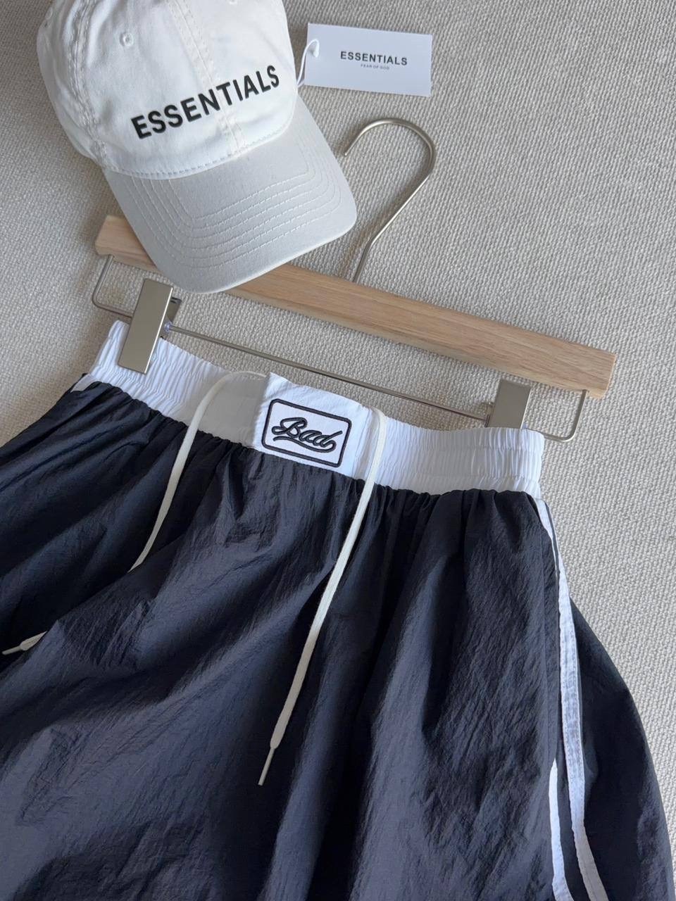 женские шорты,спортивные шорты,шорты balenciaga,широкие шорты,шорты для женщин