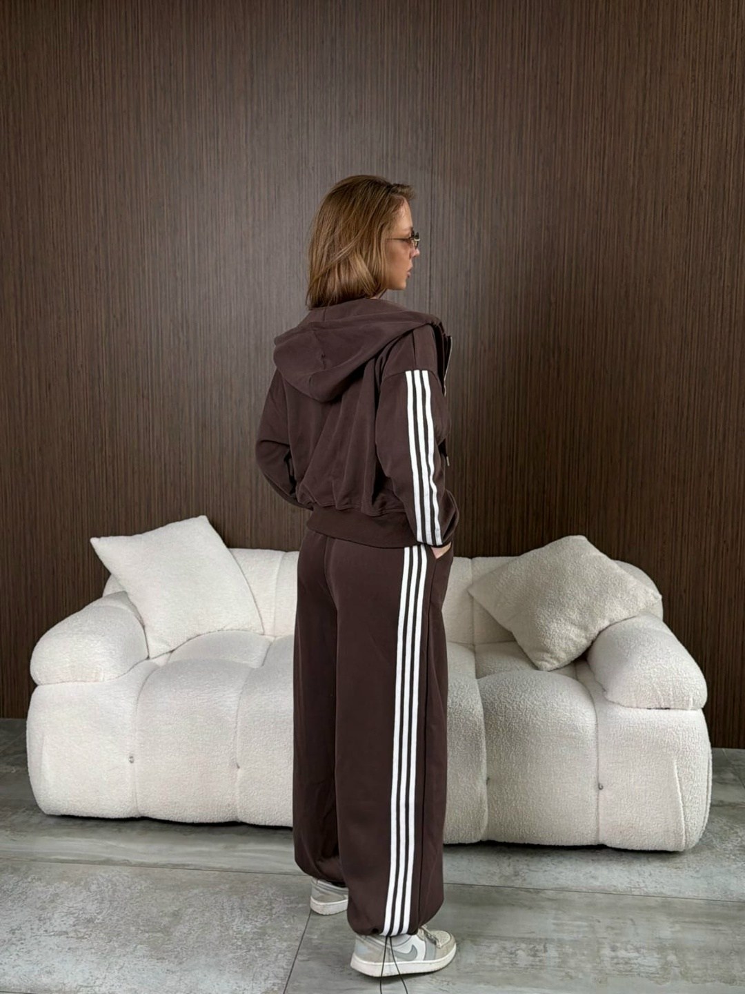 костюм спортивный женский adidas,женский костюм,костюм спортивный женский,стильные спортивные костюмы,спортивный костюм