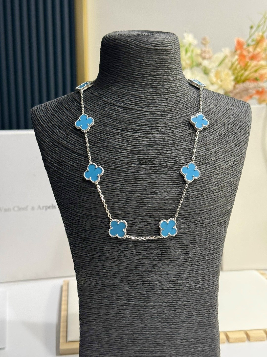 van cleef arpels упаковка,ювелирное украшение,подарочная упаковка,украшение,van cleef arpels коробка