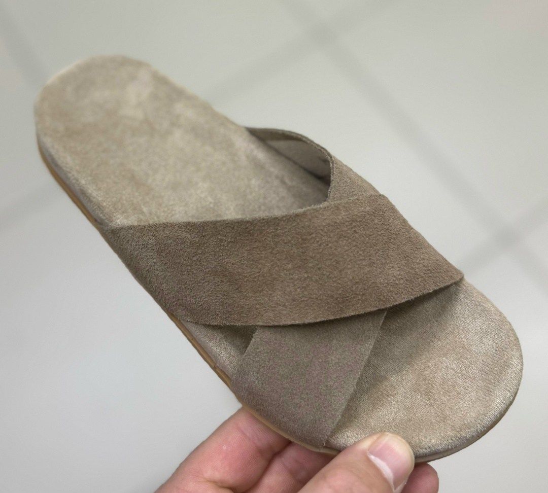 ,замшевые шлепанцы brunello cucinelli,тапочки домашние,тапочки модные,замшевые тапочки