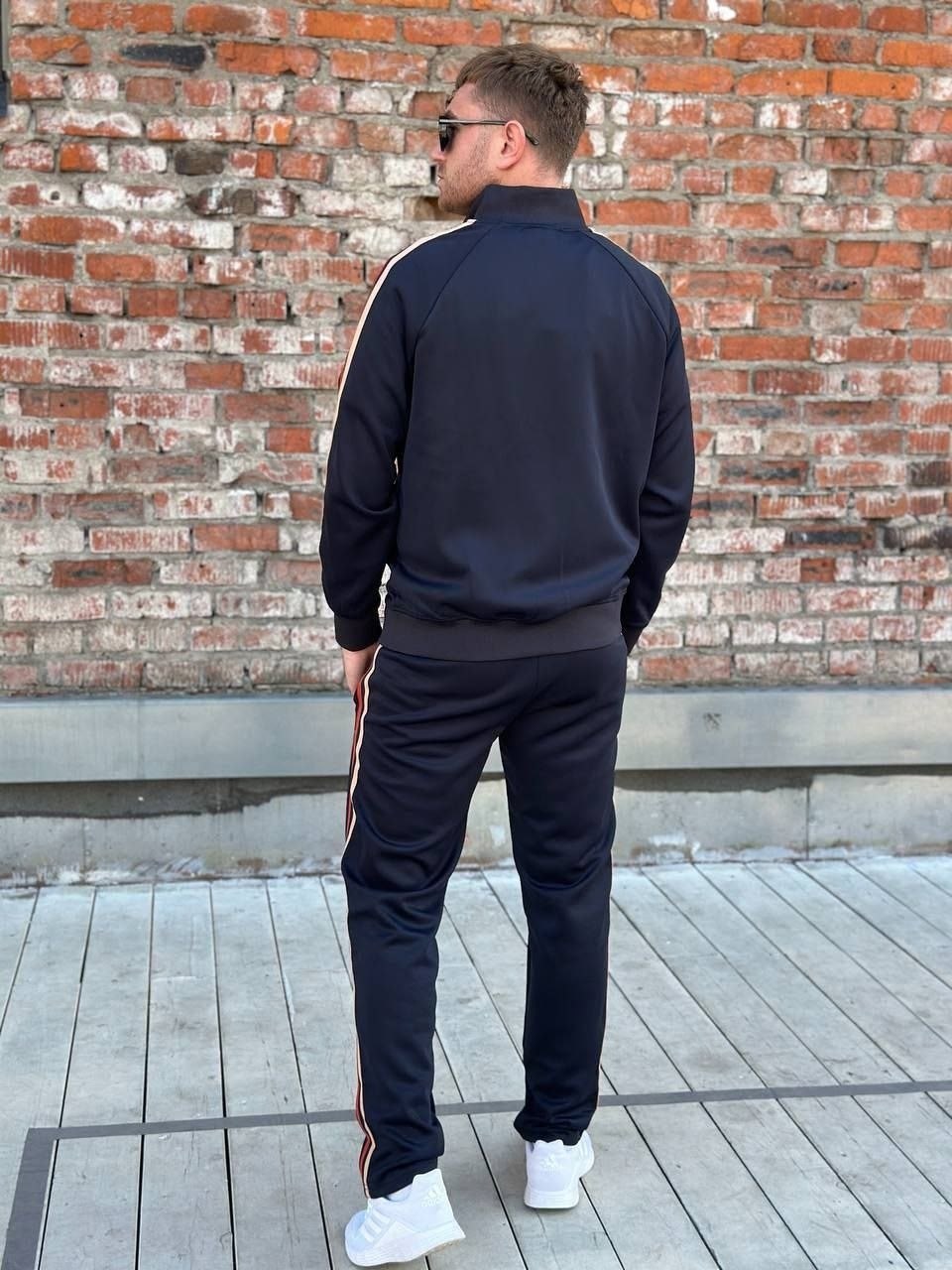 мужские спортивные костюмы,стильные спортивные костюмы,спортивные костюм,стильные спортивные костюмы мужские,костюм с лампасами