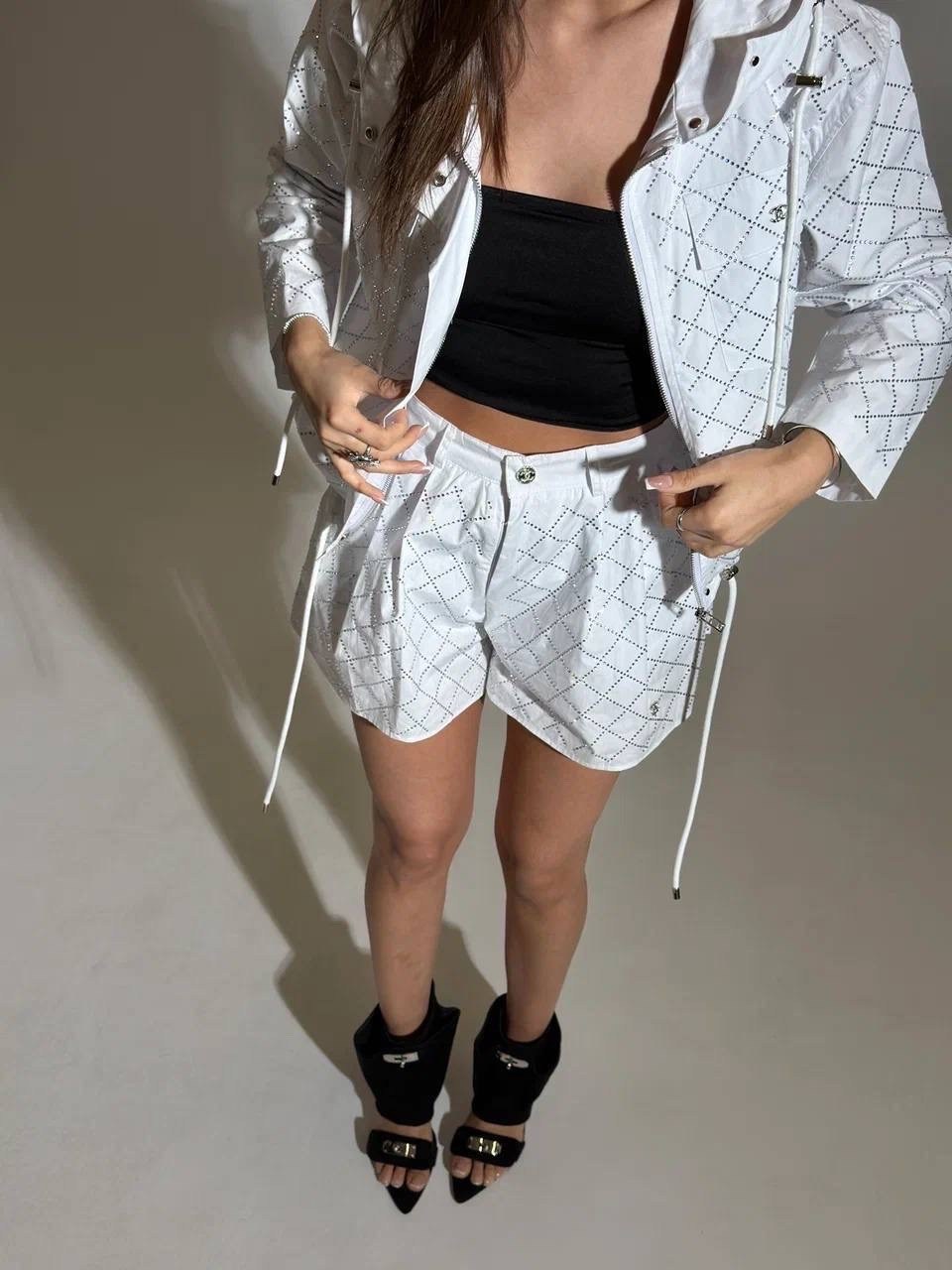 белые костюмы,костюм с шортам,костюмы женские,