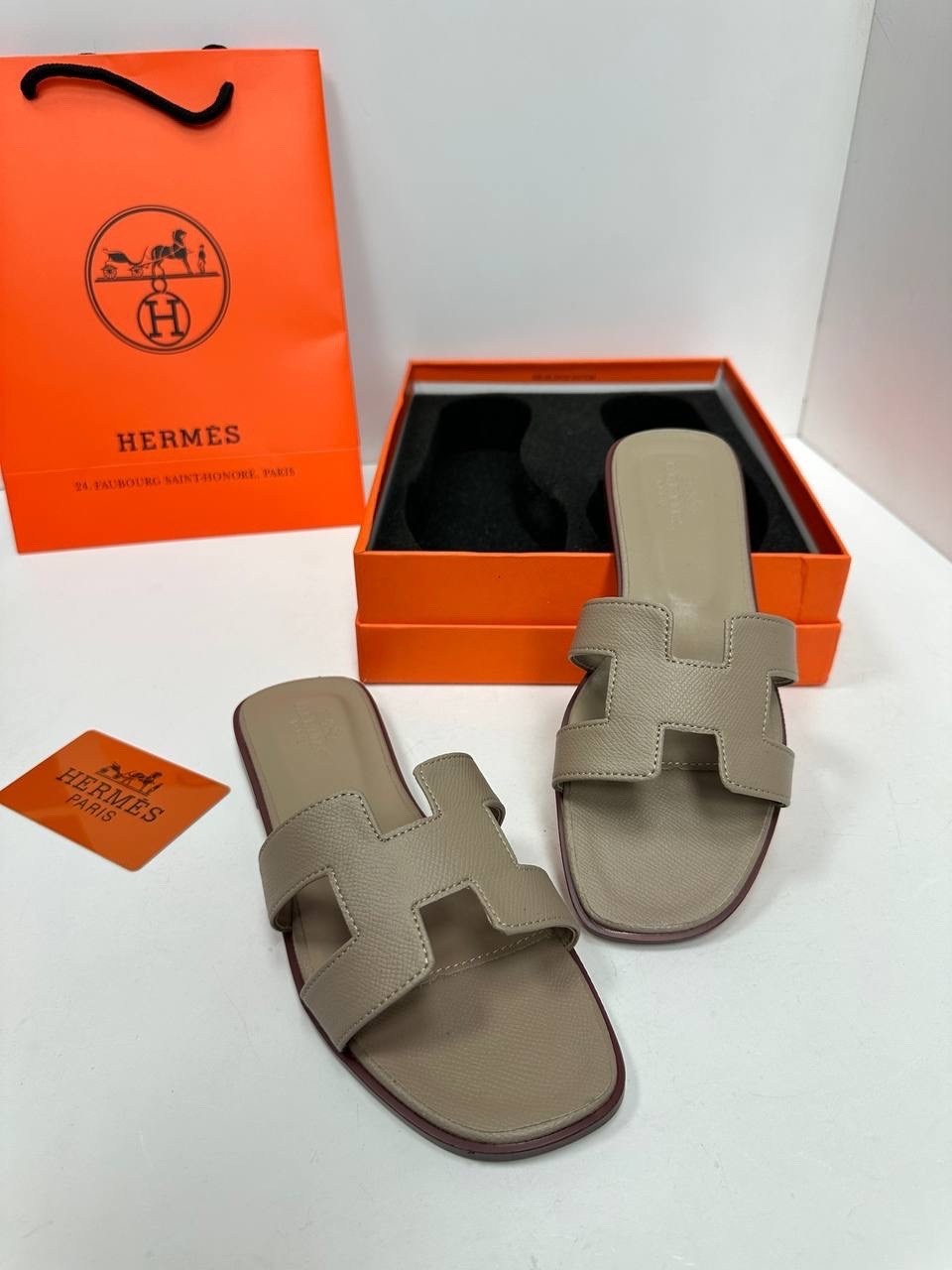 шлёпанцы hermes,шлепки hermes женские,шлепки hermes oran,женские кожаные шлепки hermes oran коричневые,шлепки гермес женские